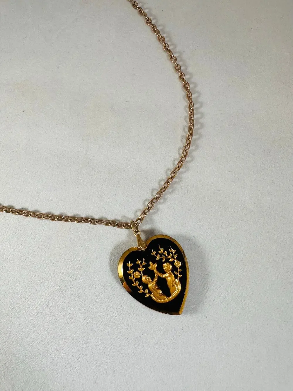 Vintage Black Heart Pendant Necklace 24